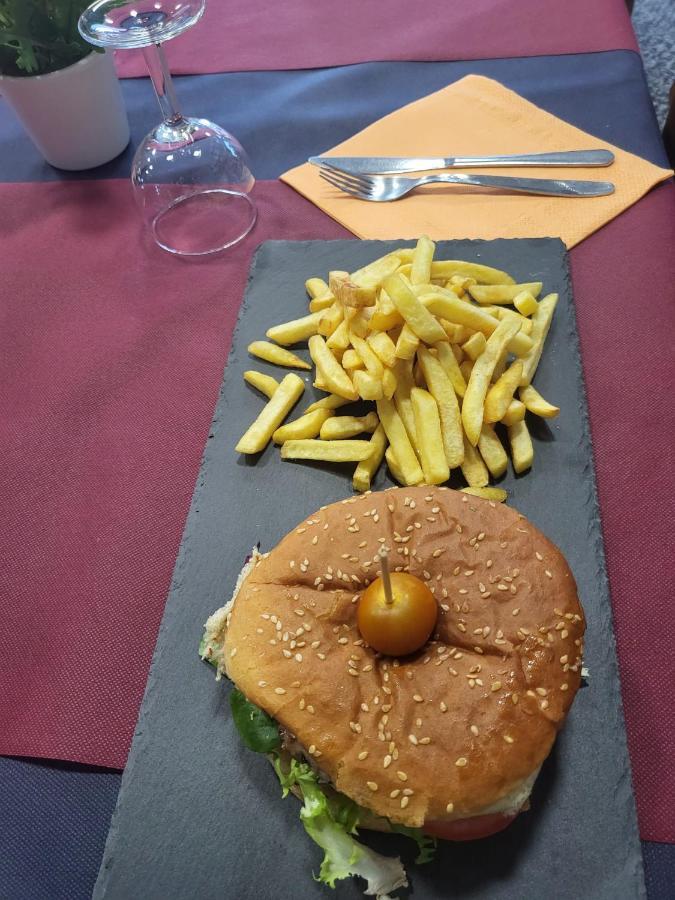 Alberg Restaurant Bellavista Santa Pau Eksteriør bilde