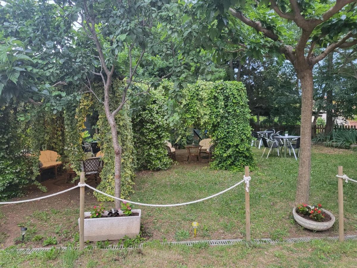 Alberg Restaurant Bellavista Santa Pau Eksteriør bilde